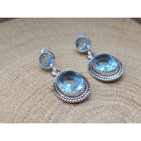 Echt zilveren oorbel stekers met topaas